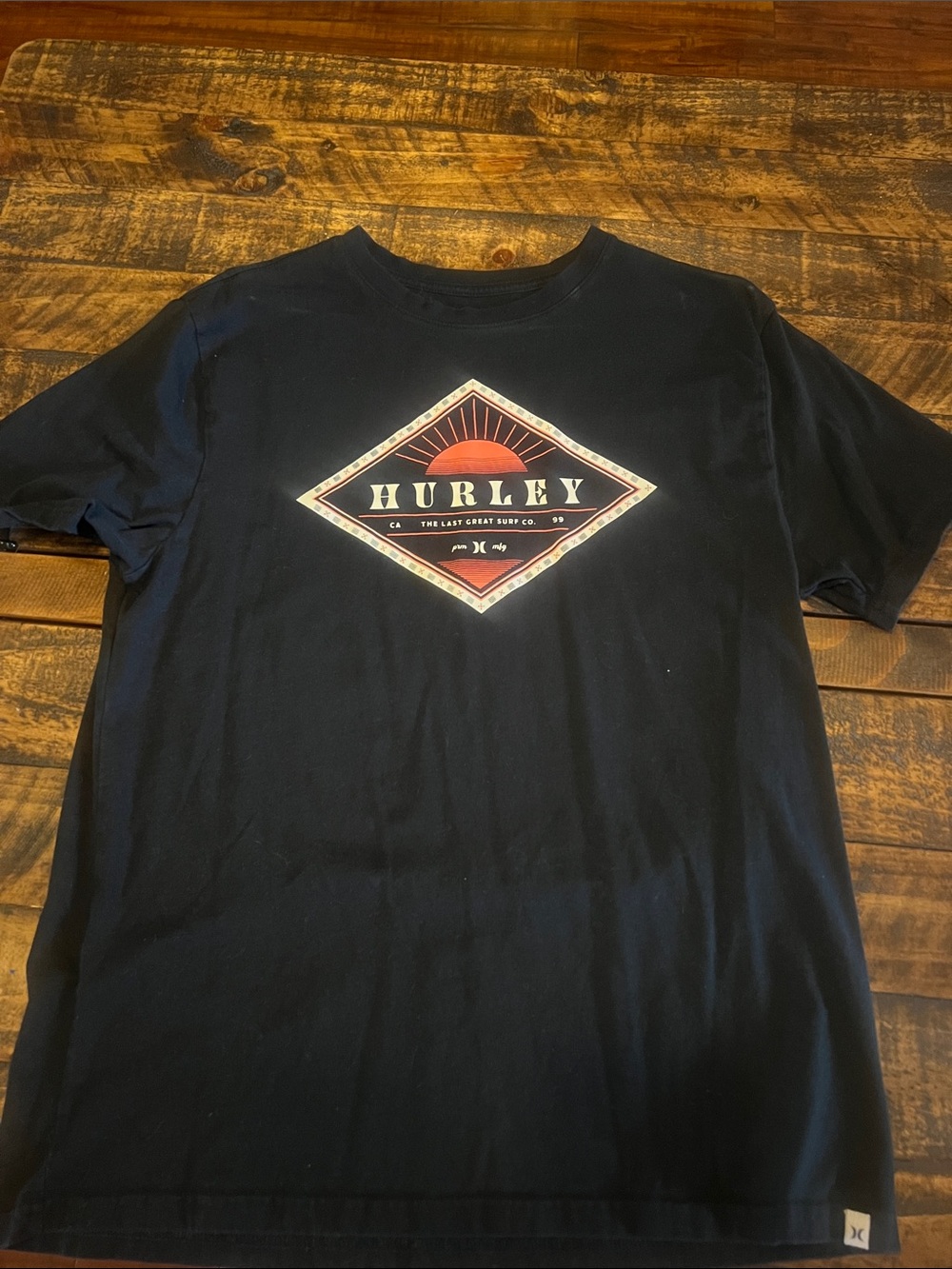 Like new men’s Hurley last great surf company T-shirt.